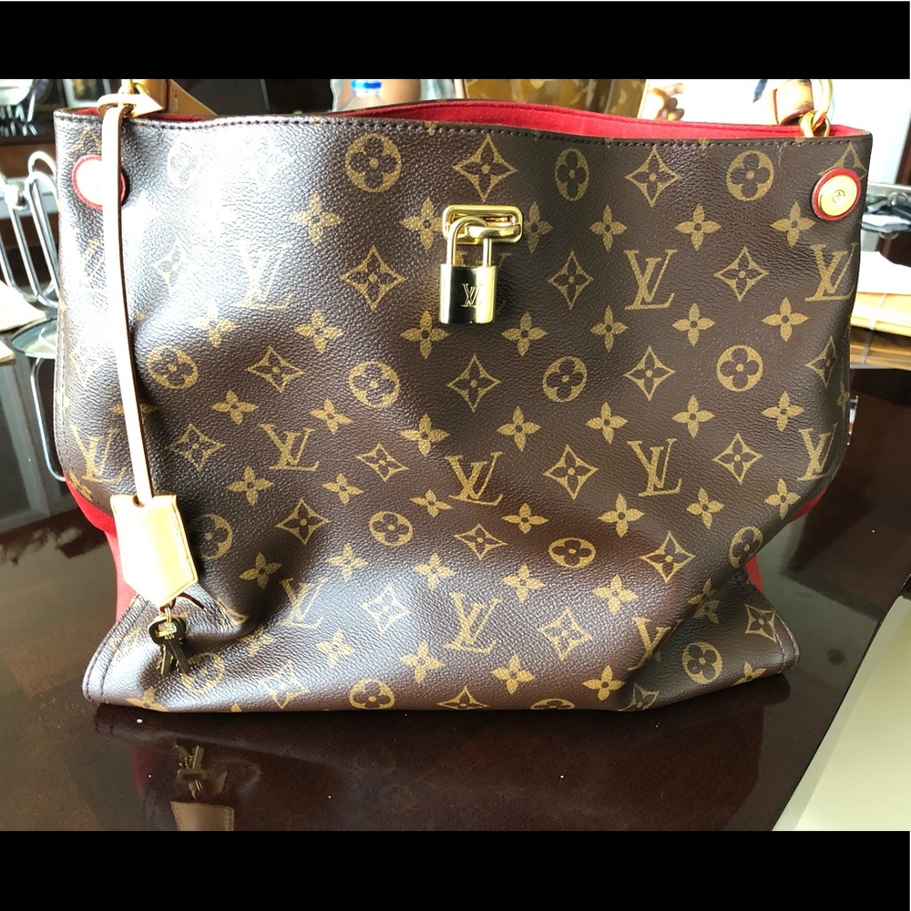 Authentic Louis Vuitton Gaia Monogram bag!